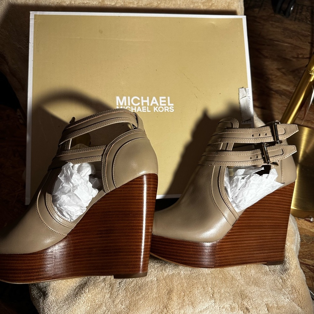 Michael Kors Blaze Wedge Leather, size 8.5 and color: Truffle/Beige